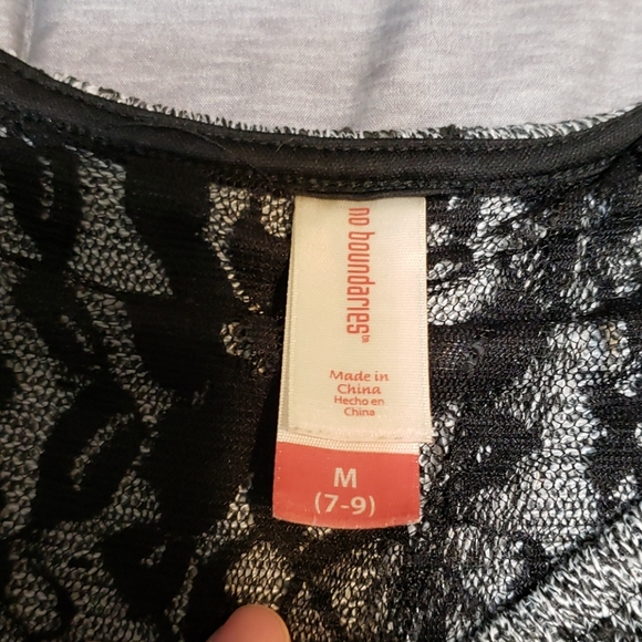 🌟4/$20 Black & white sweater with lace insert - Picture 7 of 8